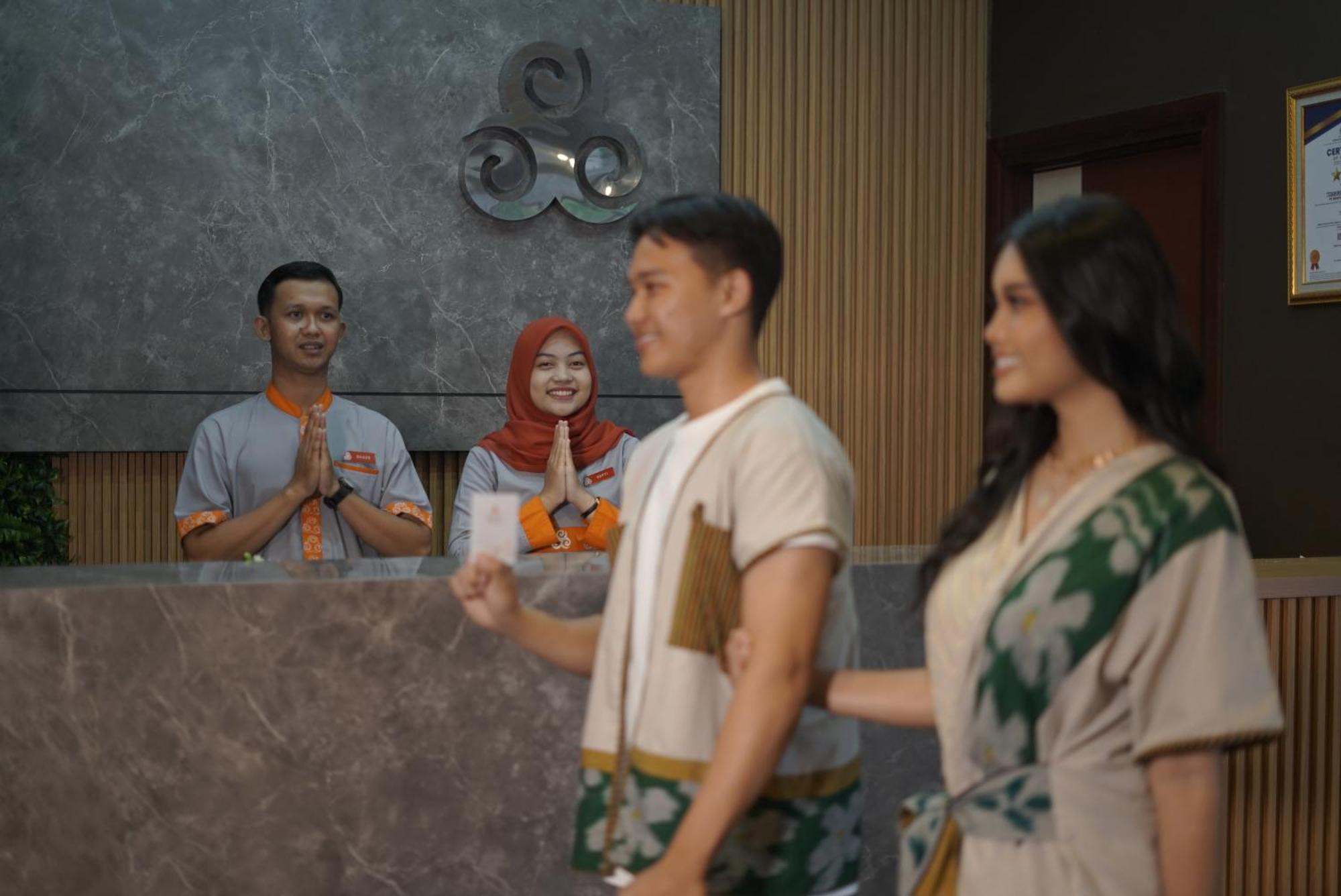 Tjokro Hotel Klaten Exterior photo